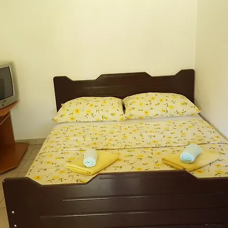 Mirakul Apartment Lopar