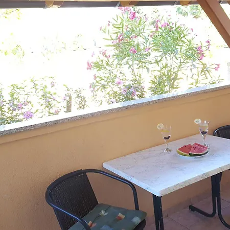 Apartment Mirakul Lopar