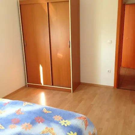 Apartment Mirakul Lopar