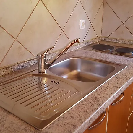 Mirakul Apartment Lopar