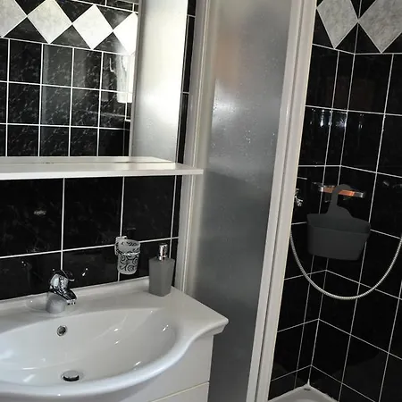 Mirakul Apartment Lopar