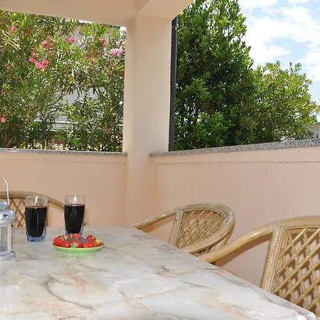 Apartment Mirakul Lopar
